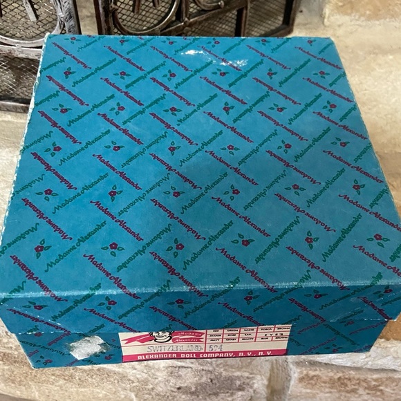 VINTAGE MADAME ALEXANDER - SWITZERLAND DOLL - Picture 10 of 10